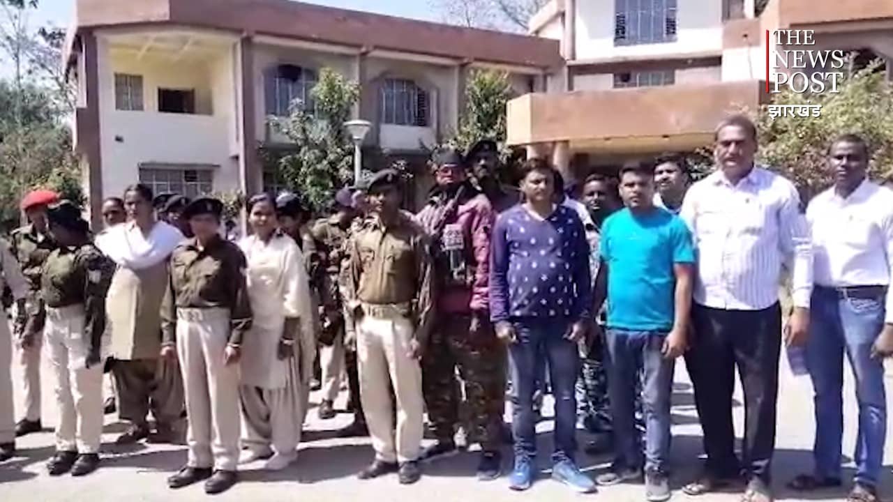 पुलिसकर्मी 19 सूत्री मांगों को लेकर आंदोलनरत, काला बिल्ला लगाकर की ड्यूटी