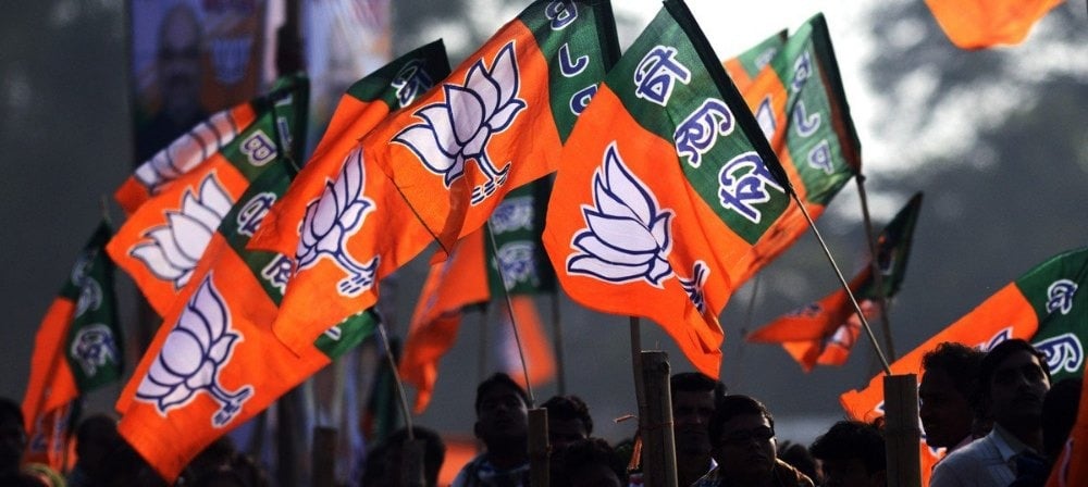 उत्तर प्रदेश में भगवा का डंका, देशभर में झूम रहे हैं लोग