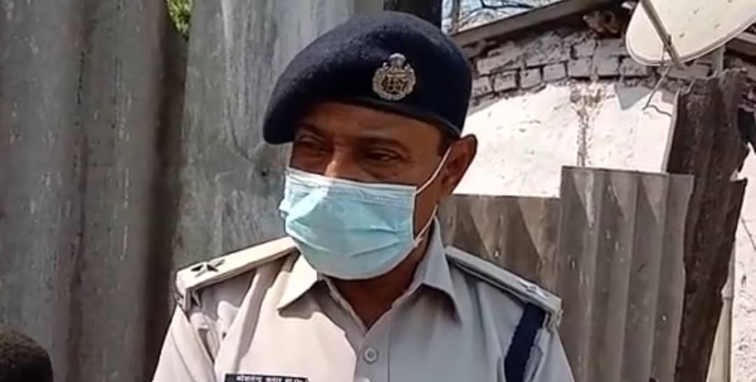 इस हाल में घर में मिली पिता-पुत्र की लाश, हत्या की आशंका