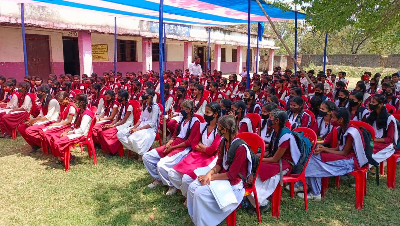 कैंपस में लगी 'पुलिस की पाठशाला', बच्चों ने जाना-कैसे बचे सइबर क्राइम से