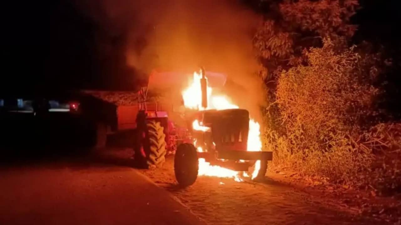 सड़क हादसे के बाद रामगढ़ में आधी रात को बवाल, ट्रैक्टर में लगाई आग