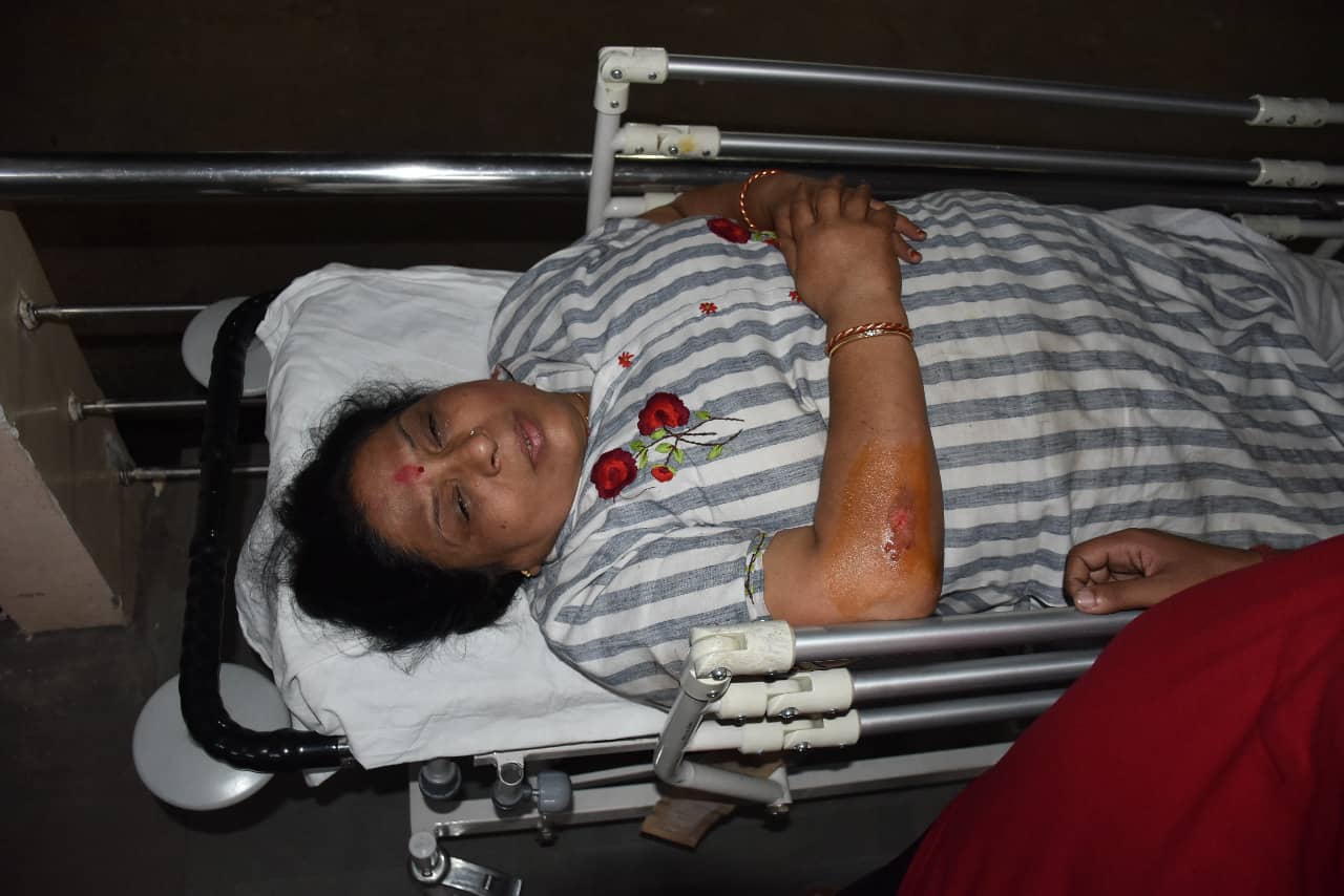 Breaking : जमशेदपुर में अपराधी बेलगाम, महिला व्यापारी प्रभा पड़िया से हुई पर्स छिनतई, चैम्बर अध्यक्ष पहुँचे टीएमएच