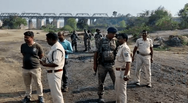 अवैध कोयला कारोबार : दो गुटों में झड़प, 60 टन से अधिक कोयला बरामद