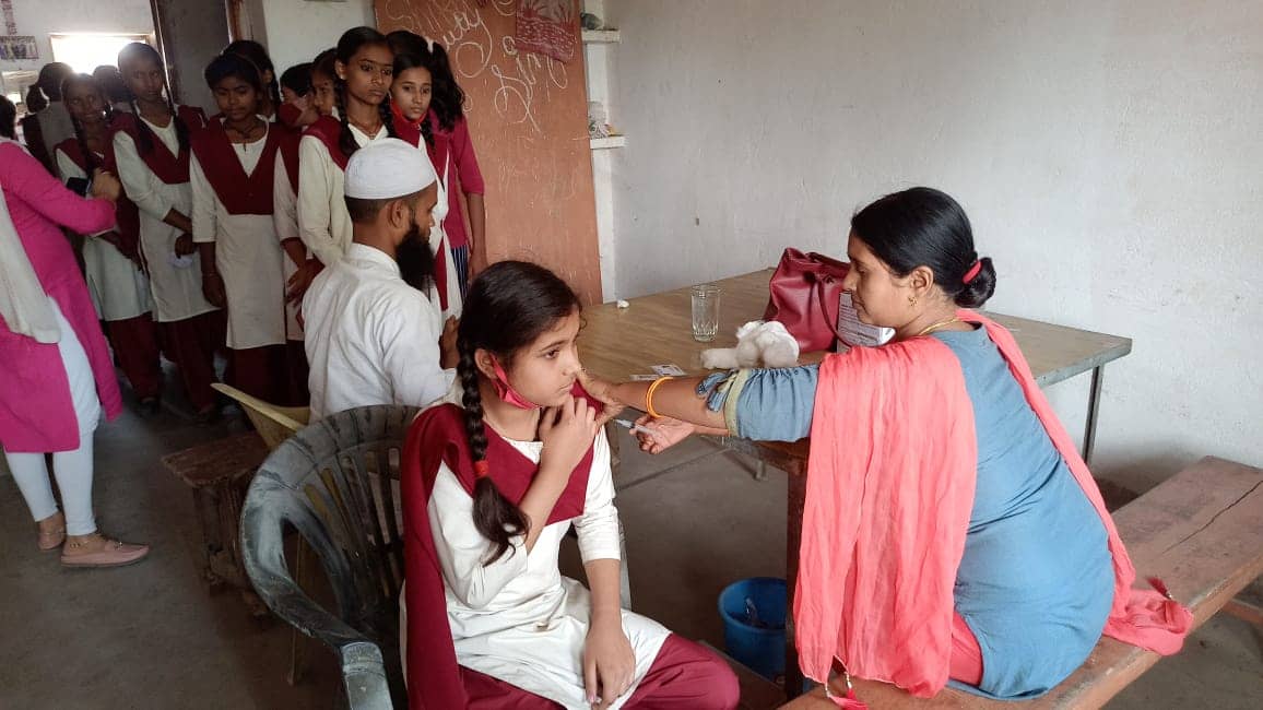 अच्छी खबर : मध्य विद्यालयों में हुआ कोरोना वैक्सीनेसन कैंप का आयोजन, 430 स्कूली छात्र-छात्राओं को लगा टीका
