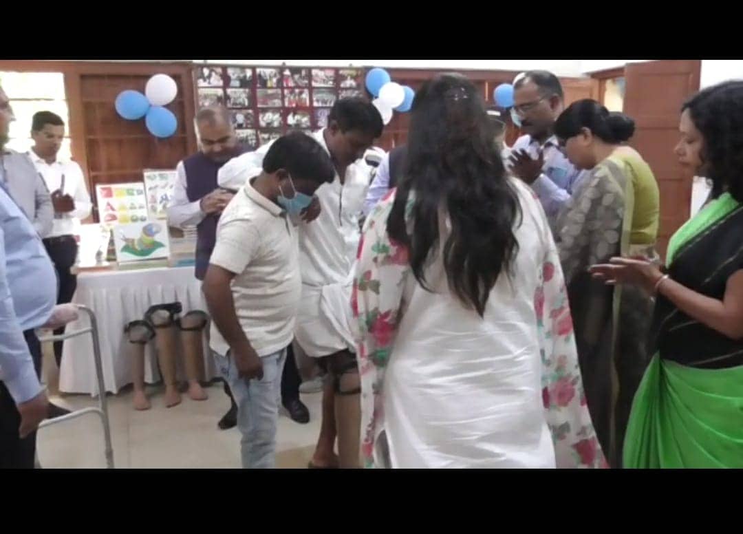 सौगात भरा रहा आज का दिन, स्पेशल चाइल्ड के चेहरे पर खिली मुस्कान