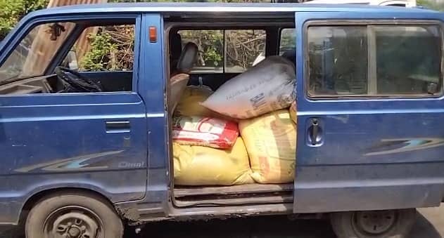 झरिया में पीडीएस अनाज की कालाबाजारी का धंधा जोरो पर, पुलिस ने एक वाहन से 17 बोरा अवैध चावल किया ज़ब्त