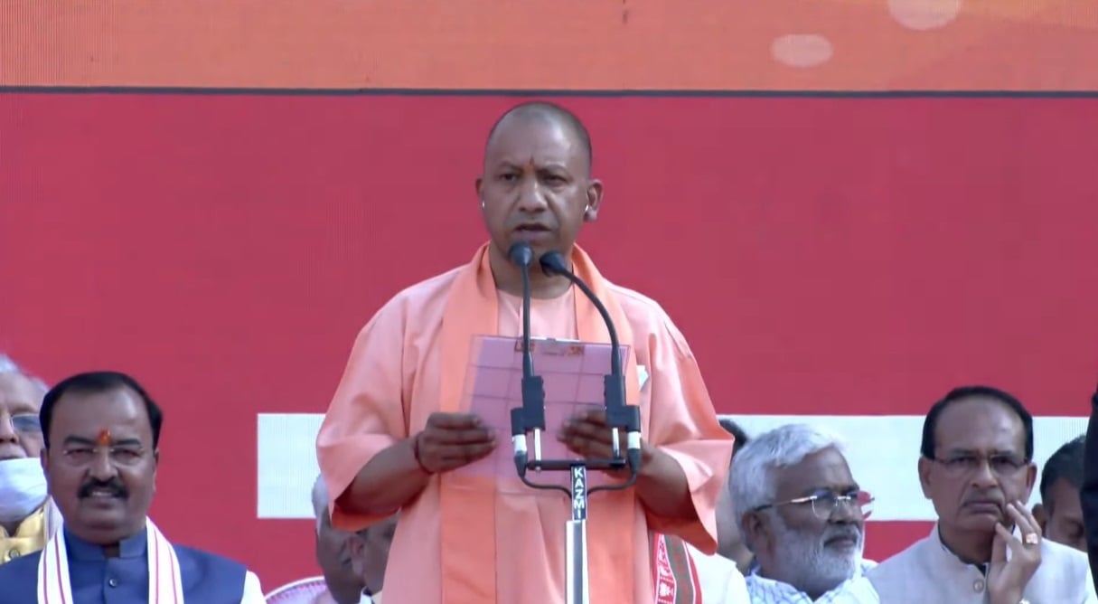 लगातार दूसरी बार यूपी के सीएम बने योगी आदित्यनाथ, कार्यक्रम में यह हुए शरीक