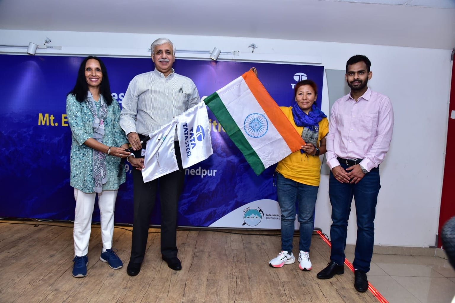 "टीएसएएफ की अस्मिता दोरजी बिना ऑक्सीजन के करेंगी एवरेस्ट फतेह" 3 अप्रैल, 2022 को नेपाल के लिए भरेंगी उड़ान
