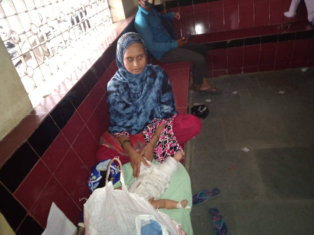 ईमानदारी की मिसाल : ट्रेन यात्री को ढूंढकर 40 हजार रुपया लौटाया