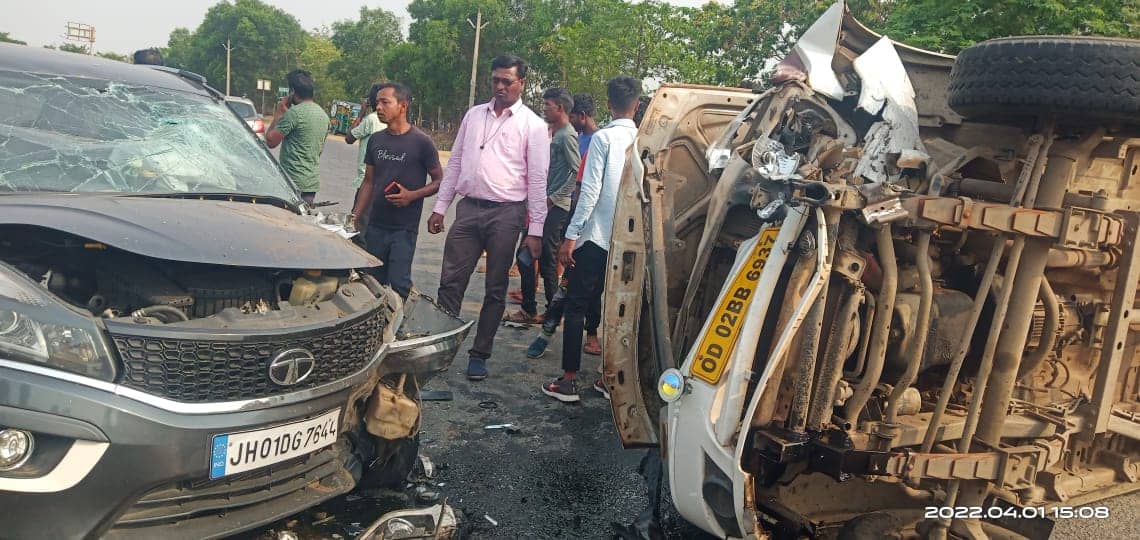 वैगनआर और सुरक्षा वाहन में टक्कर में कई घायल, अस्पताल में भर्ती