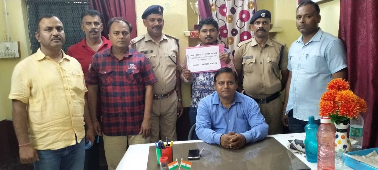 टिकट कालाबाज़ारी के खिलाफ आसनसोल रेल मण्डल अभियान जारी, 21 व्यक्ति गिरफ्तार