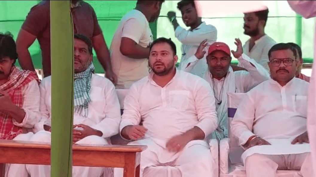 तेजस्वी यादव ने मंहगाई पर बीजेपी पर कसा तंज, कहा - "भाजपा वाले को महंगाई अब डायन नहीं बल्कि महबूबा और भौजाई लग रही है"