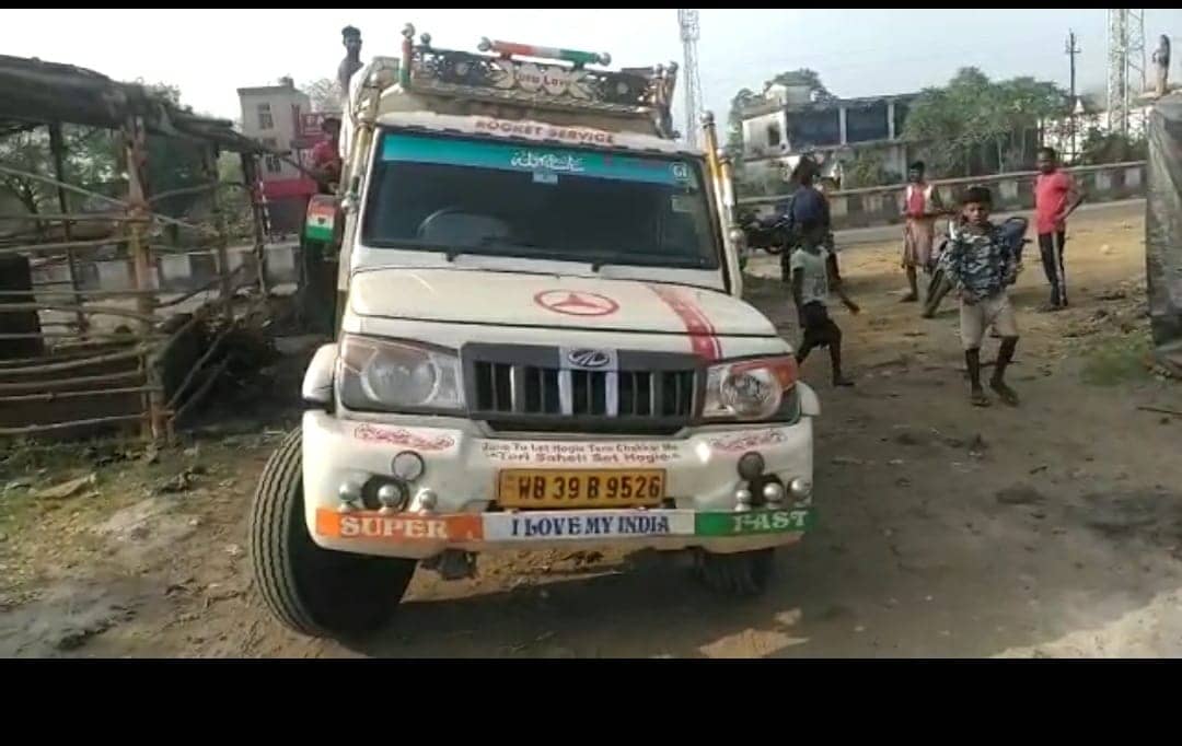 मवेशी लदा पिकअप वैन दुर्घटनाग्रस्त, चालक-खलासी फरार