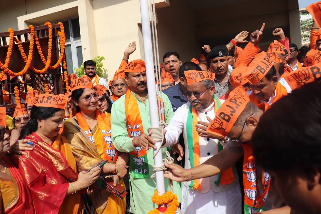 भाजपा का 42 वां स्थापना दिवस प्रदेश कार्यालय में मनाया गया, सबका साथ, सबका विकास का लिया संकल्प