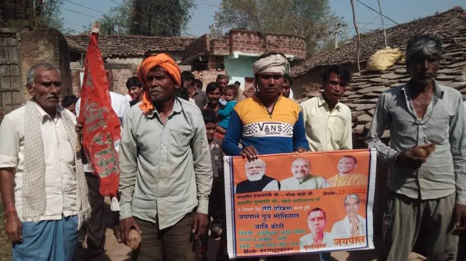 सीएम योगी से मिलने जमीन पर लेटकर 250 किमी सफर तय कर पहुंचे लखनऊ, अधिकारियों ने बैरंग लौटाया