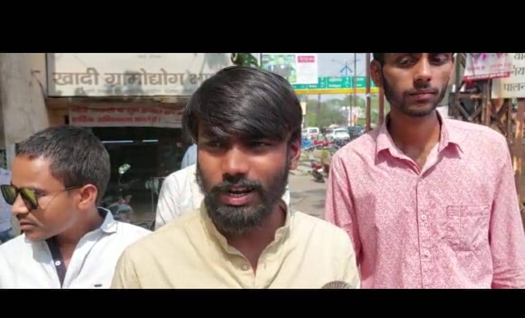 छात्रों के आरोप, यूनिवर्सिटी की तानाशाही से बर्बाद हो रहा हमारा भविष्य