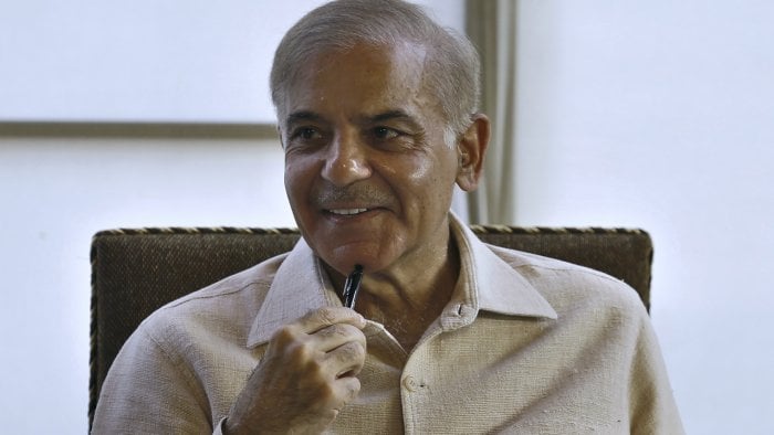 पाकिस्तान में नई सरकार बनाने की तैयारी शुरू, शहबाज शरीफ बन सकते हैं नये पीएम