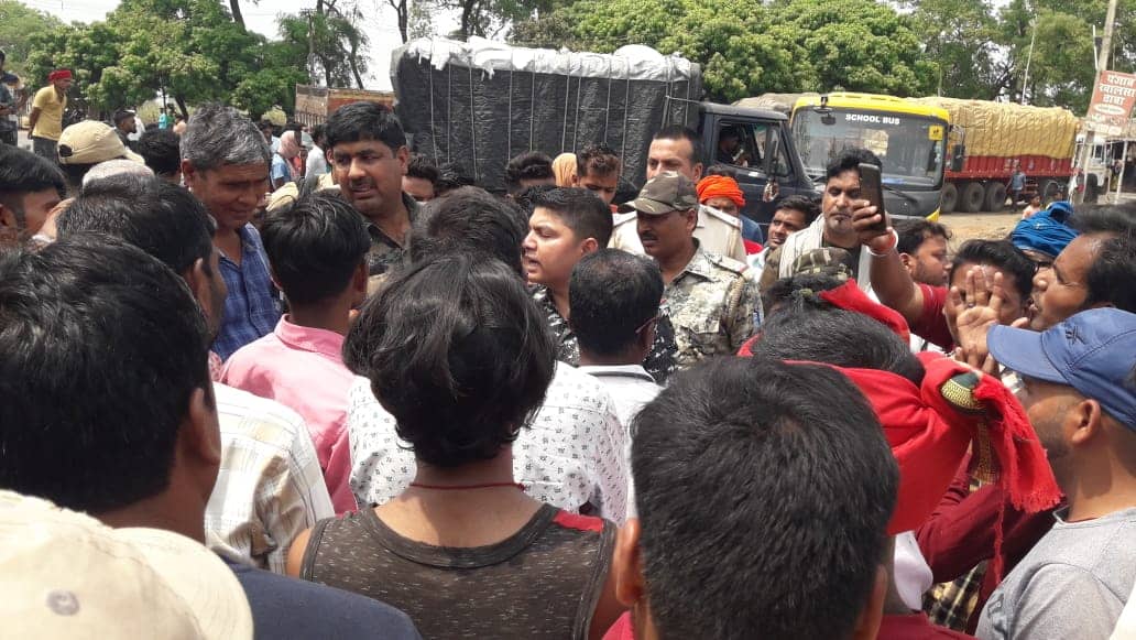 ओवेरलोडिंग का कहर : 19 घंटे के भीतर अलग-अलग सड़क हादसे में पांच की मौत, तीन जख्मी