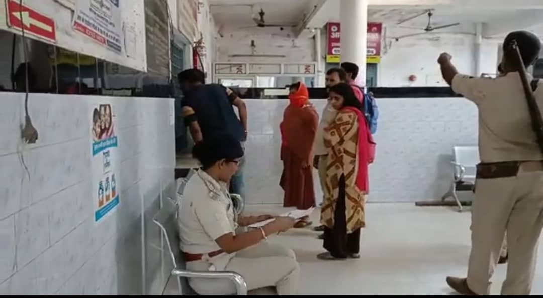 पटना में बेहोशी की हालत में मिली गया की युवती, सनकी आशिक ने पैर काटकर लिखा ..Hate You !