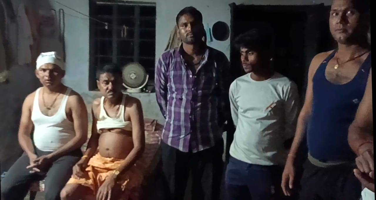 शराब धंधेबाजों ने पुलिस पर हमला कर साथियों को छुड़ाया, कई पुलिस कर्मी जख्मी