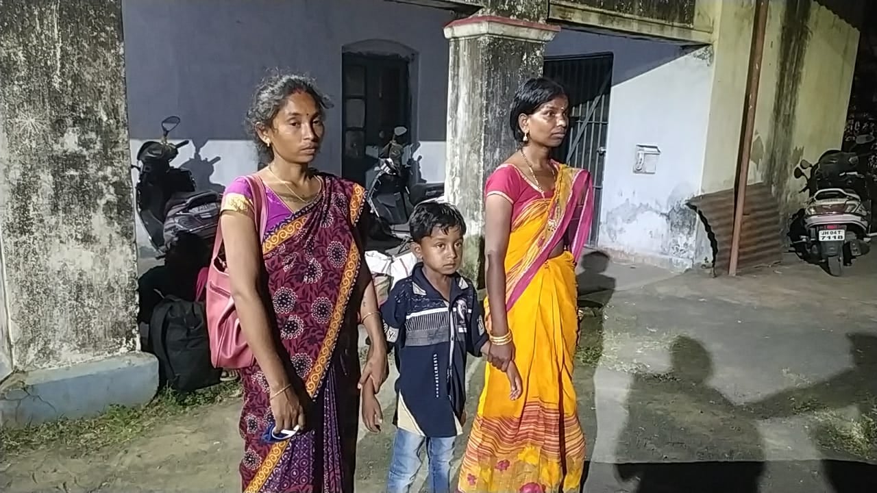 एक बच्चा, दो मां : ममता पर असली दावेदारी किसकी ! पढ़िए दुमका की यह भावुक कर देने वाली कहानी