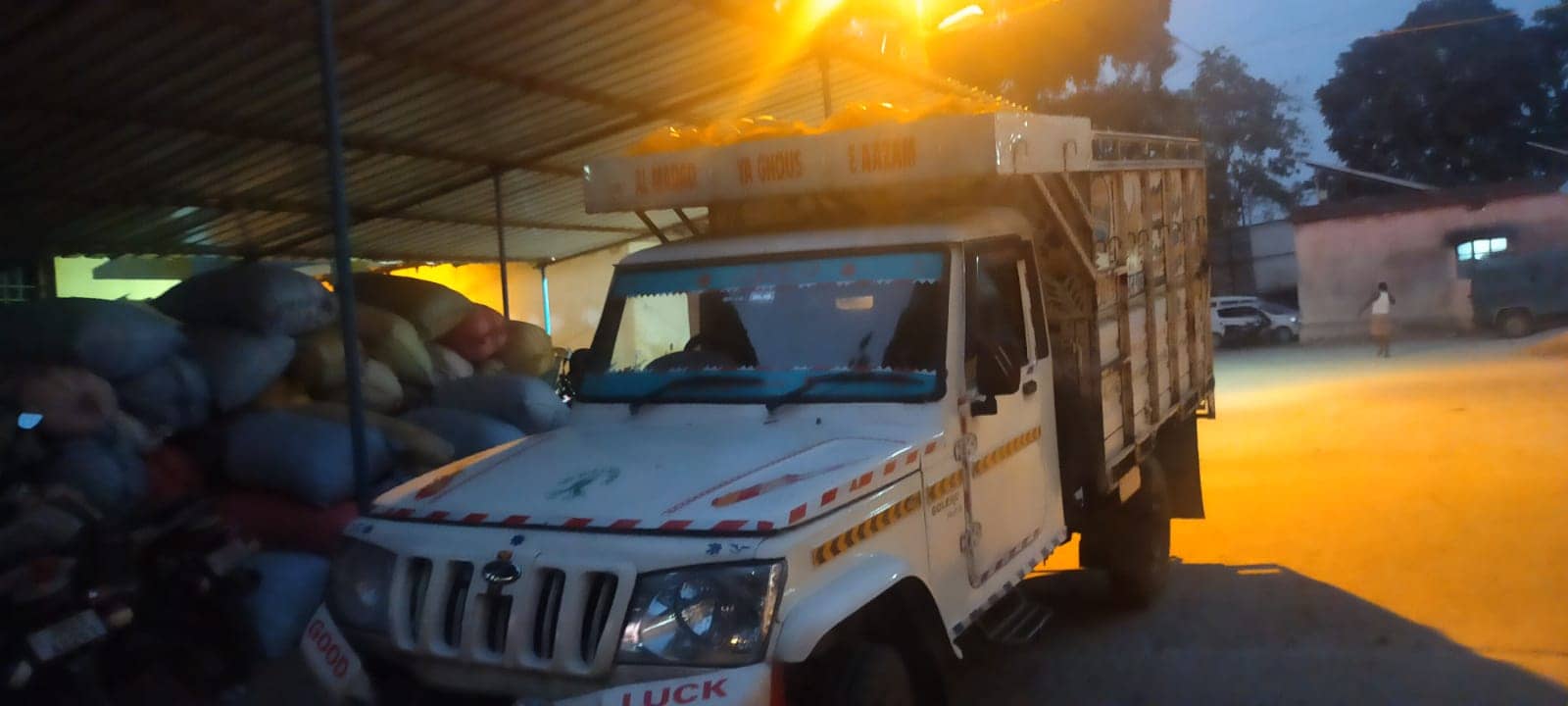 खूंटी : 56 बोरा डोडा के साथ पिकअप जब्त, तस्कर फरार