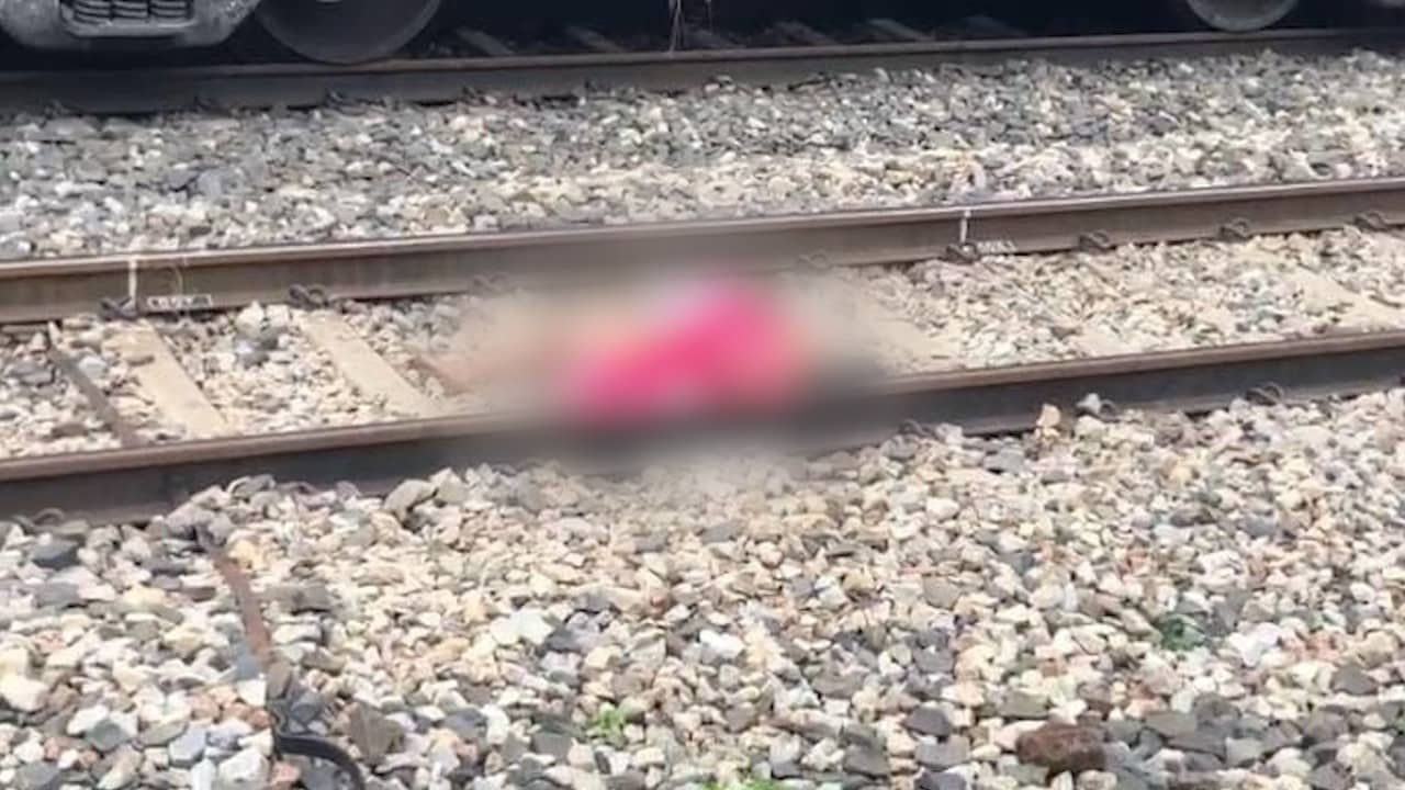 प्लेटफार्म में बैठी महिला अचानक ट्रेन के सामने कूदी, हुई मौत