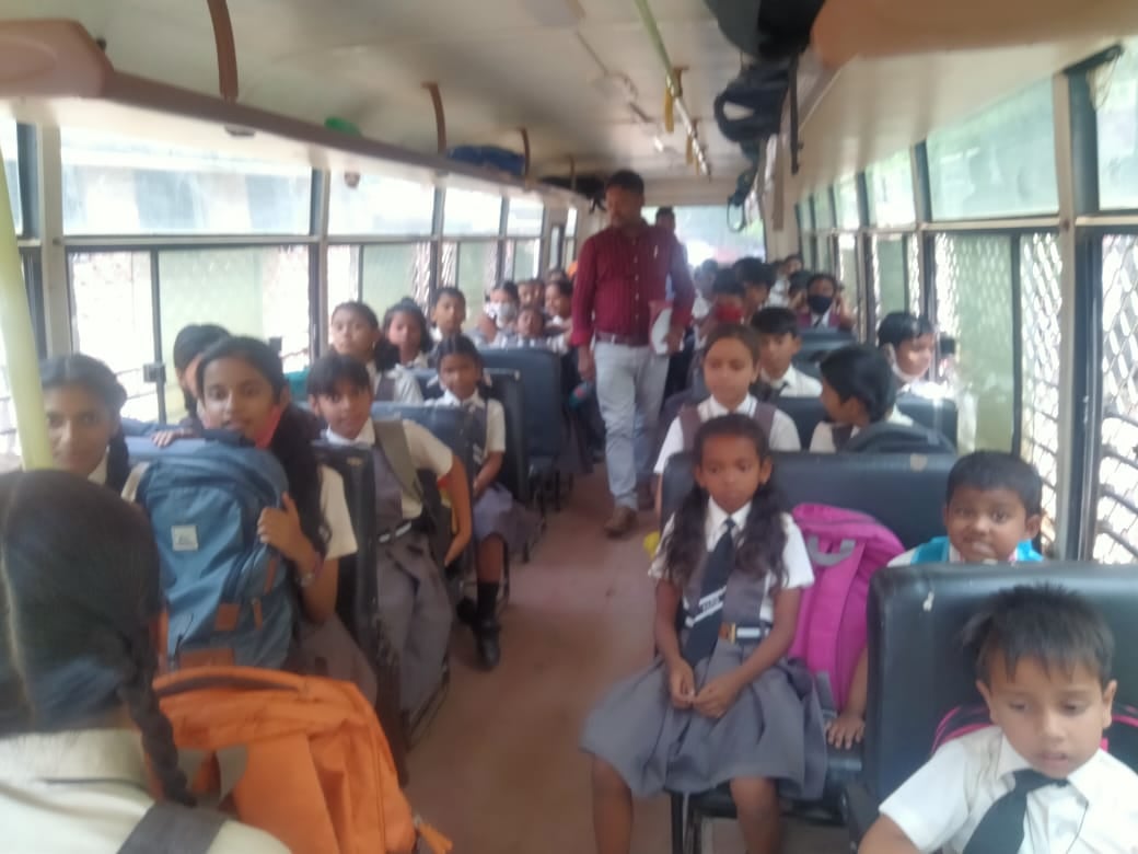 हुई जांच : स्कूल बसों में कहीं ओवर लोडिंग तो नहीं हो रही, नशे में तो नहीं है ड्राइवर