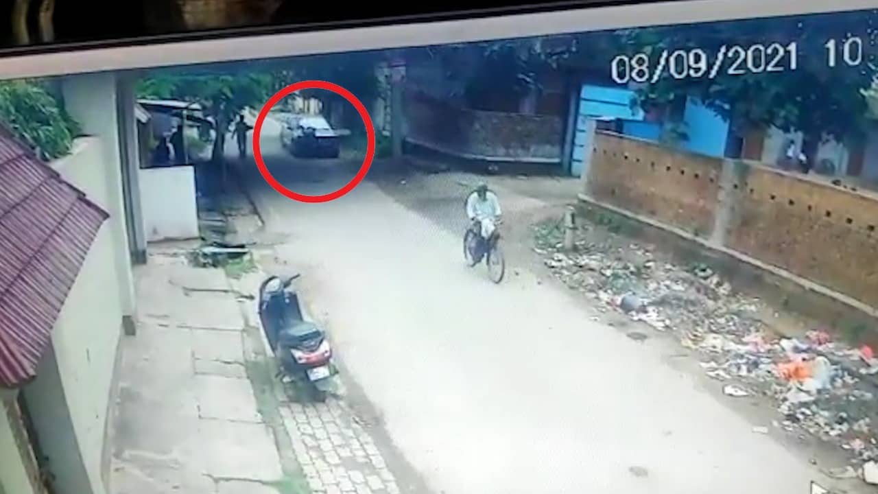 मुख्य सडक पर सीख रहा था कार चलाना, साइकिल सवार आ गया चपेट में