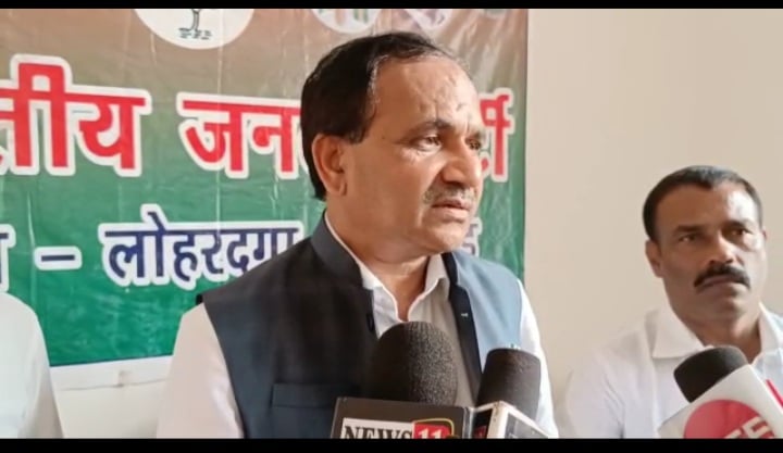 आकांक्षी जिलों में चल रहे योजनाओं की केंद्रीय मंत्री ने समीक्षा की, कहा - पीएम मोदी का सपना साकार हो रहा