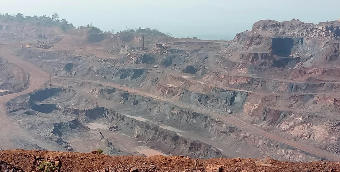 किरीबुरू मेघाहातुबुरु लौह अयस्क खदान बंदी के कगार पर !