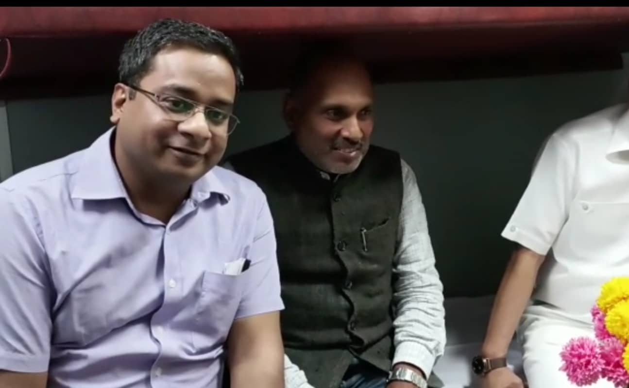 अपडेट : ट्रेन से रायपुर गये राज्यपाल रमेश बैस, रांची स्टेशन पर दिया गया गार्ड ऑफ ऑनर