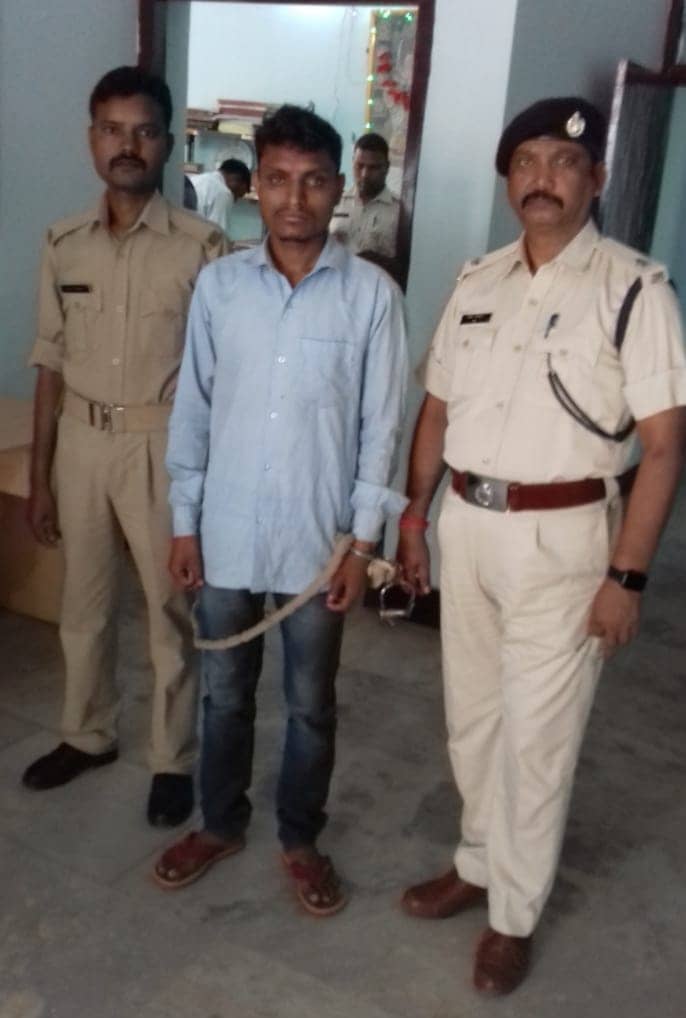 हू-ब-हू सीएम का सिग्नेचर उतार कर कराता था स्कूल में एडमिशन, धराया