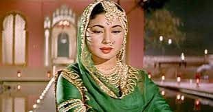 जब डाकुओं से घिर गईं अपने समय की मशहूर अभिनेत्री मीना कुमारी, जानिये किस डकैत ने निकाल लिया था चाकू