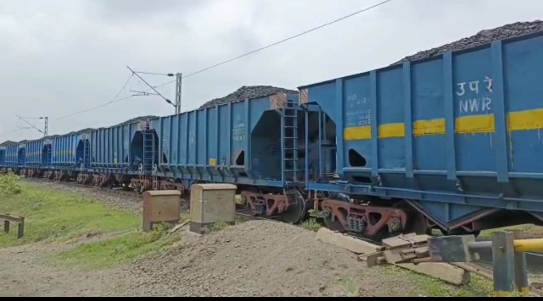 ओवर लोड कोयला रेल रैक को विजिलेंस की टीम ने पकड़ा,पाकुड़ से पंजाब जा रहा था कोयला