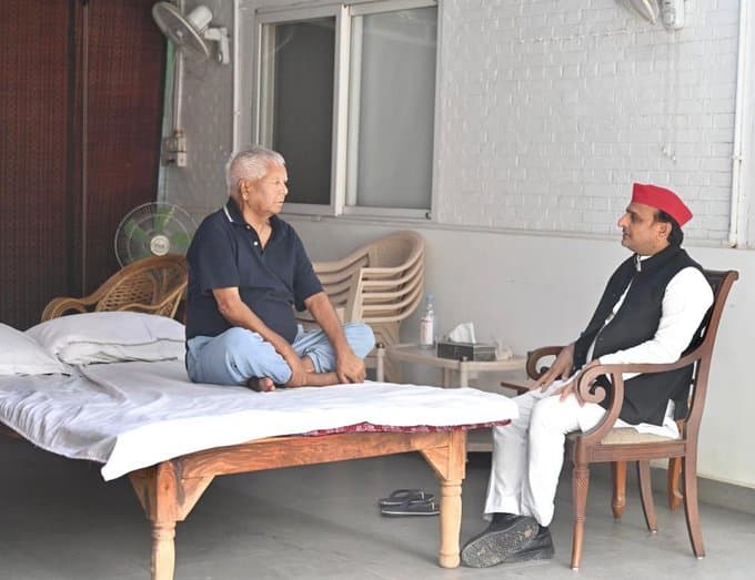 कुशलक्षेम-मुलाक़ात या 2024 की घेराबंदी, नीतीश तेजस्वी से मुलाकात के बाद अब लालू यादव से मिलने पहुंचे अखिलेश