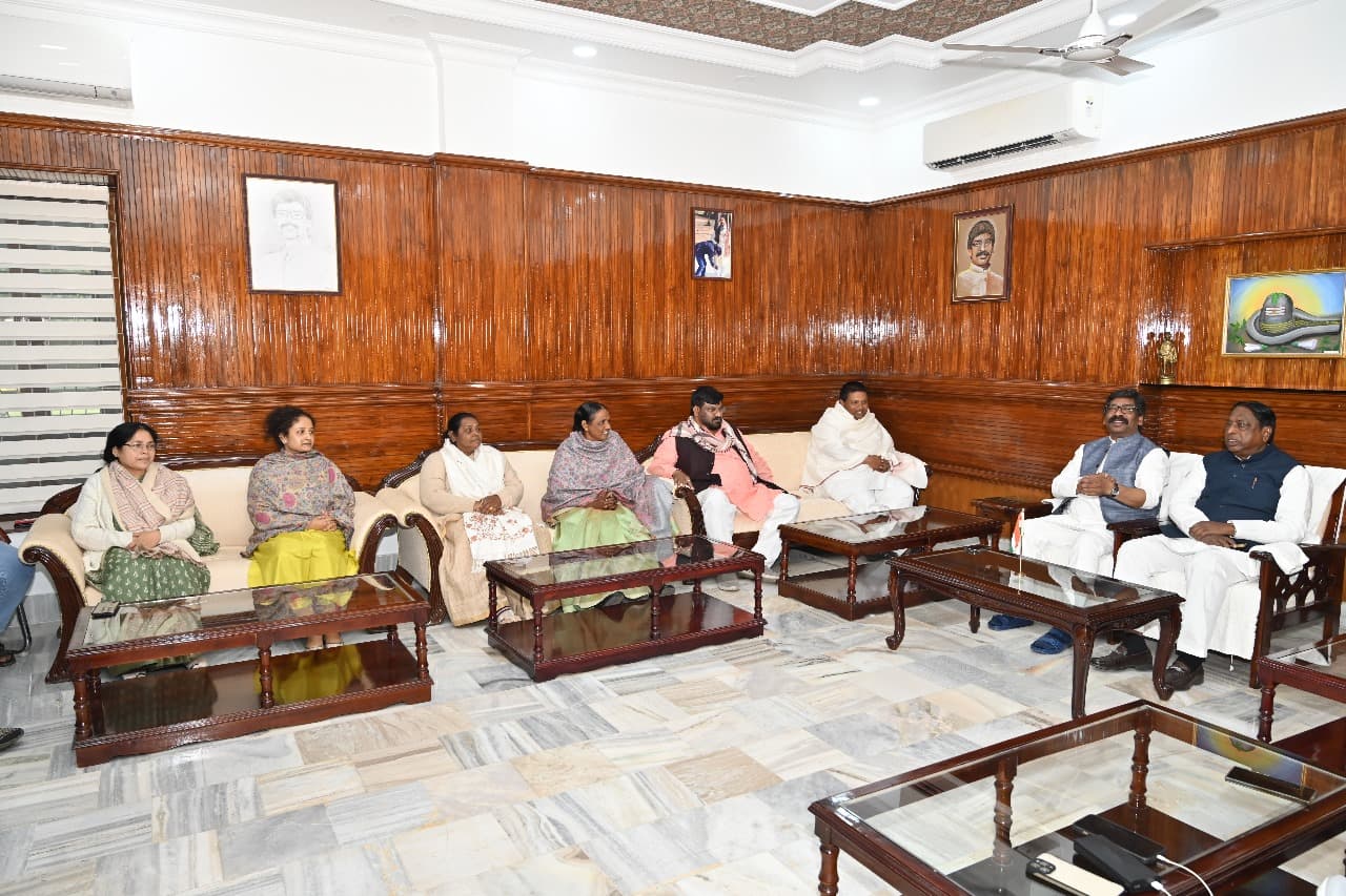 हाईवोल्टेज ड्रामे के बीच सत्ता पक्ष की बैठक में कल्पना सोरेन! किसी सियासी बदलाव के संकेत या हेमंत को हौसला देने की कोशिश