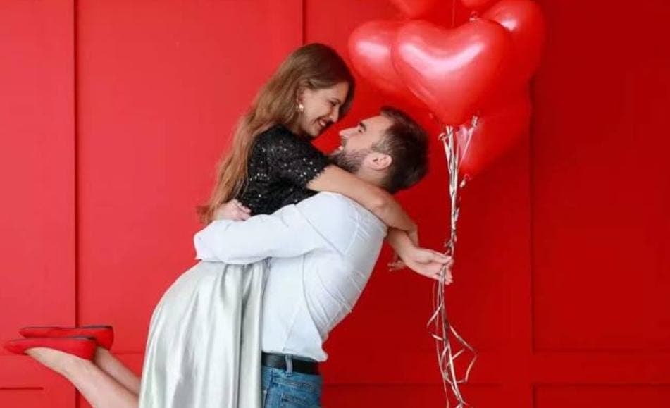 Valentine's Day: क्यों 14 फरवरी को ही मनाया जाता है वैलेंटाइन डे, कितना पुराना है इसका इतिहास, यहां से लें पूरी जानकारी