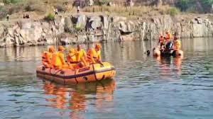 हजारीबाग : चमेली झरने से युवक का शव बरामद, परिजनों ने हत्या की जताई आशंका