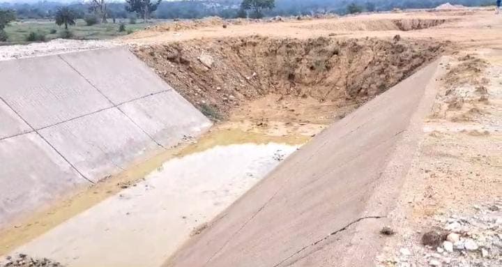 जमशेदपुर: जब नहर परियोजना का काम हुआ ठप, मशीनों में लगी जंग, तो खत्म हुआ पोटका के ग्रामीणों का सब्र, उग्र आंदोलन की दी चेतावनी