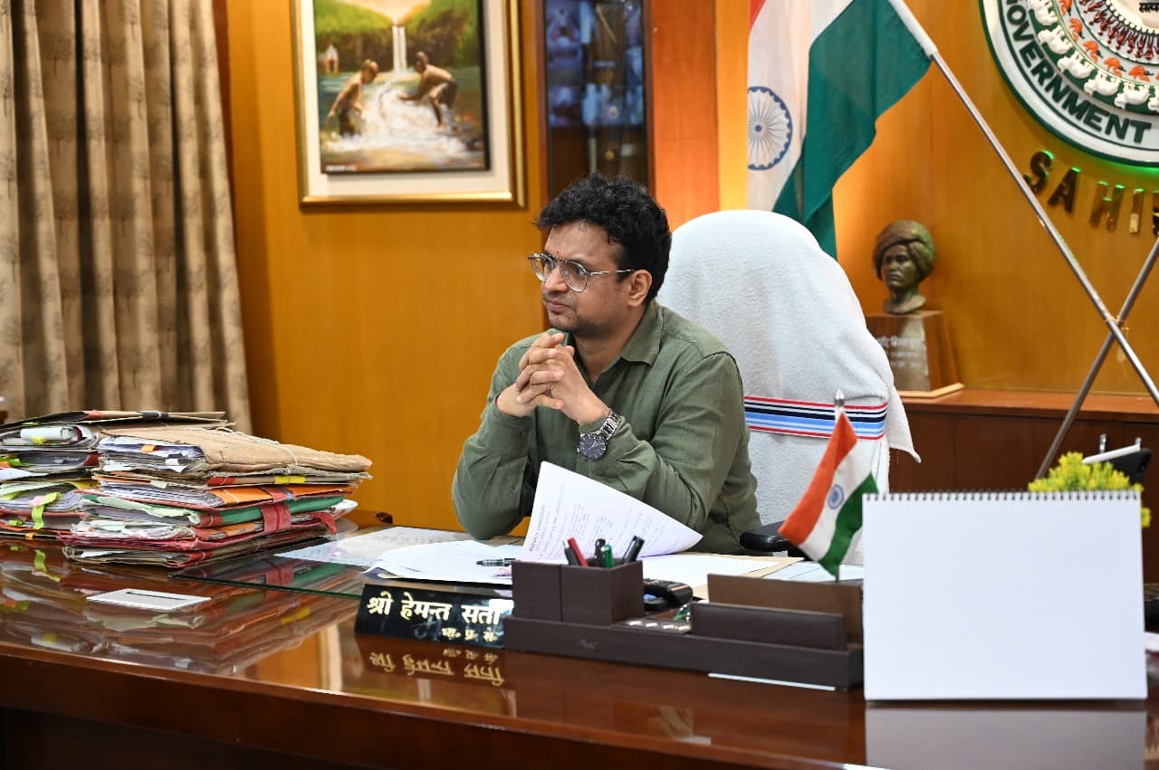 हाईकोर्ट के आदेश के बाद एक्शन में साहिबगंज डीसी, हेमंत सती ने कहा- रिकॉर्ड्स आफ राइट्स के आधार पर होगी घुसपैठियों की पहचान | THENEWSPOST.in