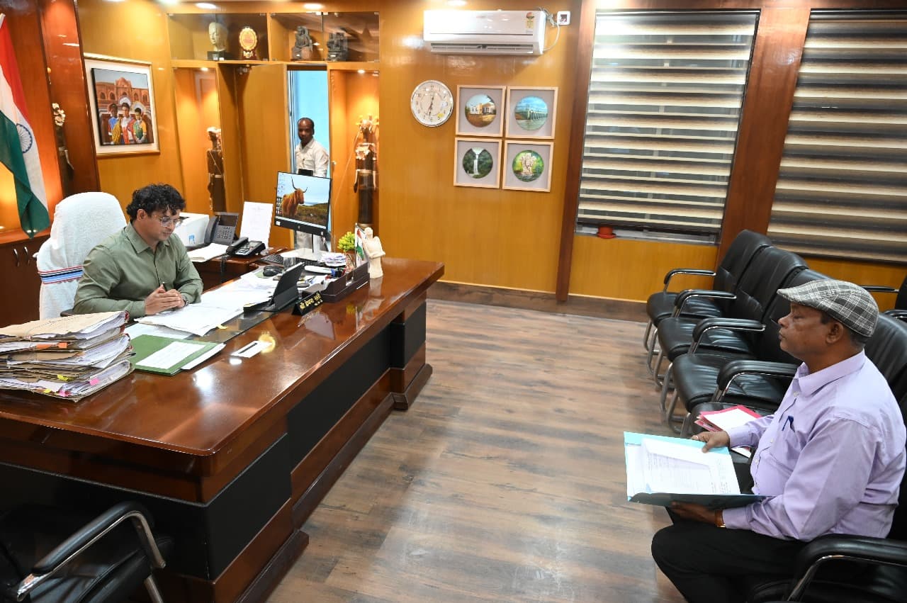 साहिबगंज डीसी ने किया मत्स्य विभाग की समीक्षा बैठक, राजस्व संग्रह बढ़ाने का दिया निर्देश