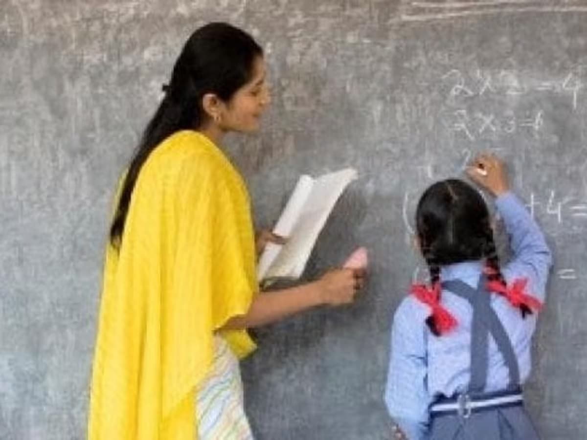 मुख्यमंत्री जी ! सुनिए-झारखंड के कुल 62,000 सहायक शिक्षक क्या कह रहे है, क्या है उनकी मांगे-परेशानी !