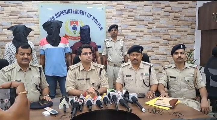 जमशेदपुर के कदमा से हथियार खरीद बिक्री करनेवाले तीन युवक गिरफ्तार, देशी ऑटोमेटिक लोडेड पिस्टल और देशी कट्टा भी बरामद