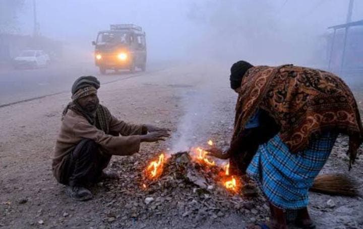 Weather Alert:झारखंड के लोगो को खूब सता रही है शीतलहरी, इन 12 जिलों का पारा पहुंचा 10 डिग्री से नीचे, जानें अपने शहर का हाल