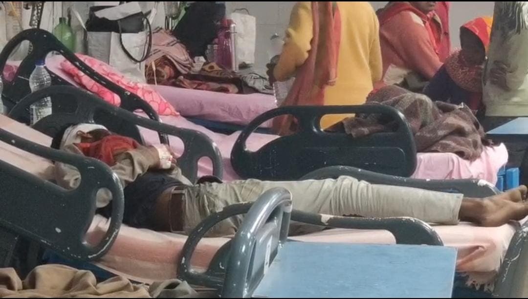 Dhanbad: गोविंदपुर जा रही पिकअप वैन की ट्रक से भीषण टक्कर, तीन लोग गंभीर रूप से घायल