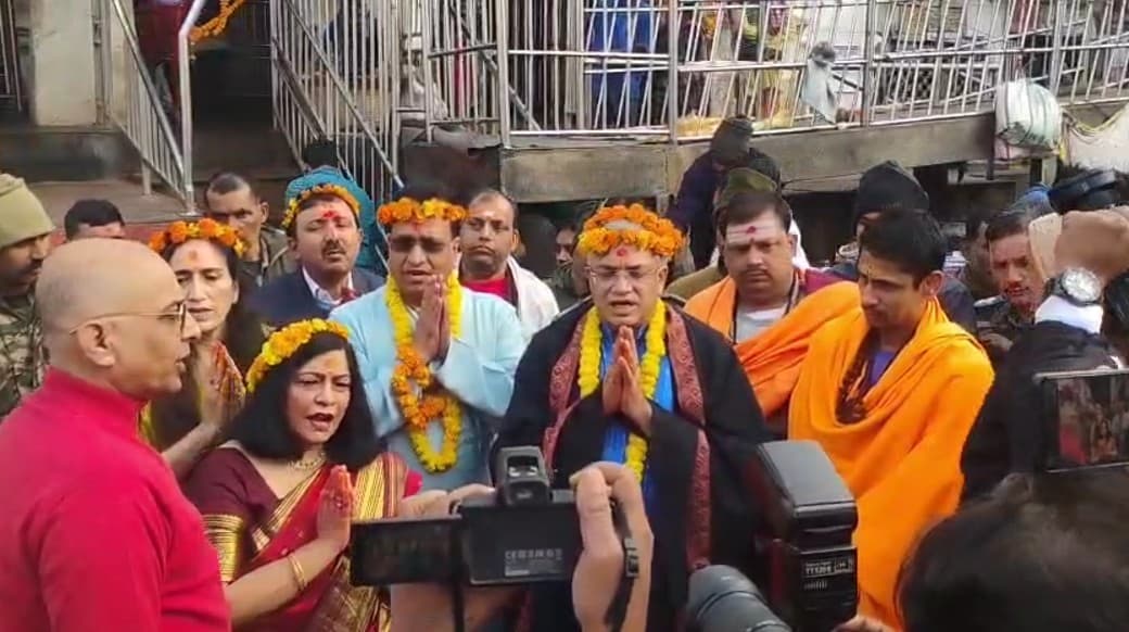 देवघर पहुंचे मुख्य चुनाव आयुक्त ज्ञानेश कुमार, बाबा बैद्यनाथ में की विशेष पूजा, सुरक्षा के कड़े इंतजाम
