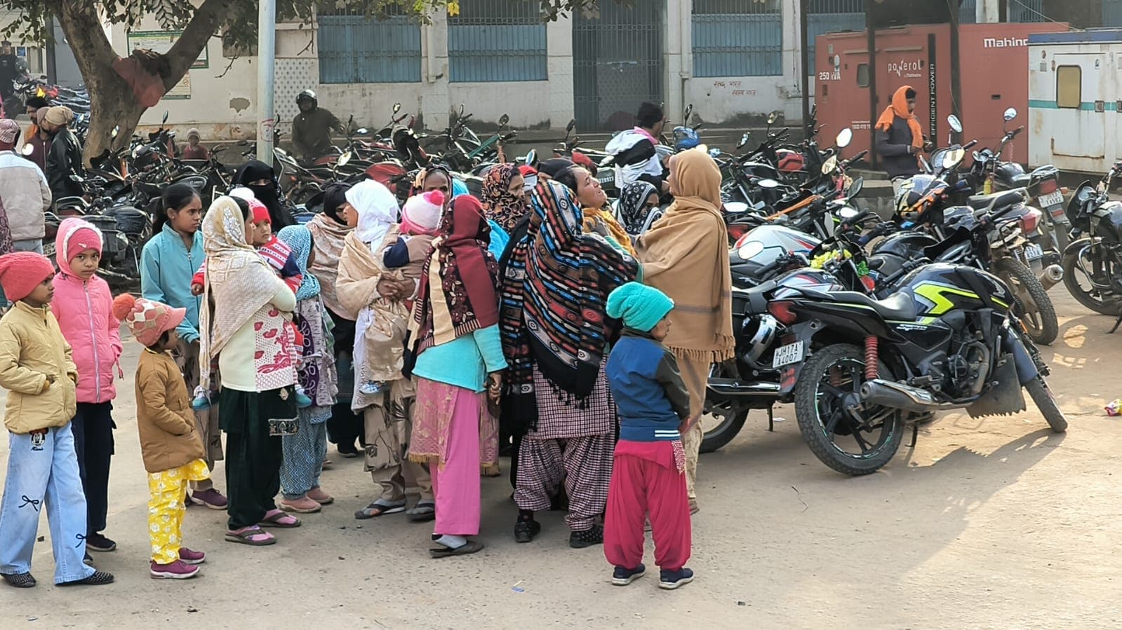 रात भर लापता था शक्स ,सुबह मिला विभत्स स्थिति में शव, परिजनों ने लगाया हत्या का आरोप ,पुलिस ने साधा मौन