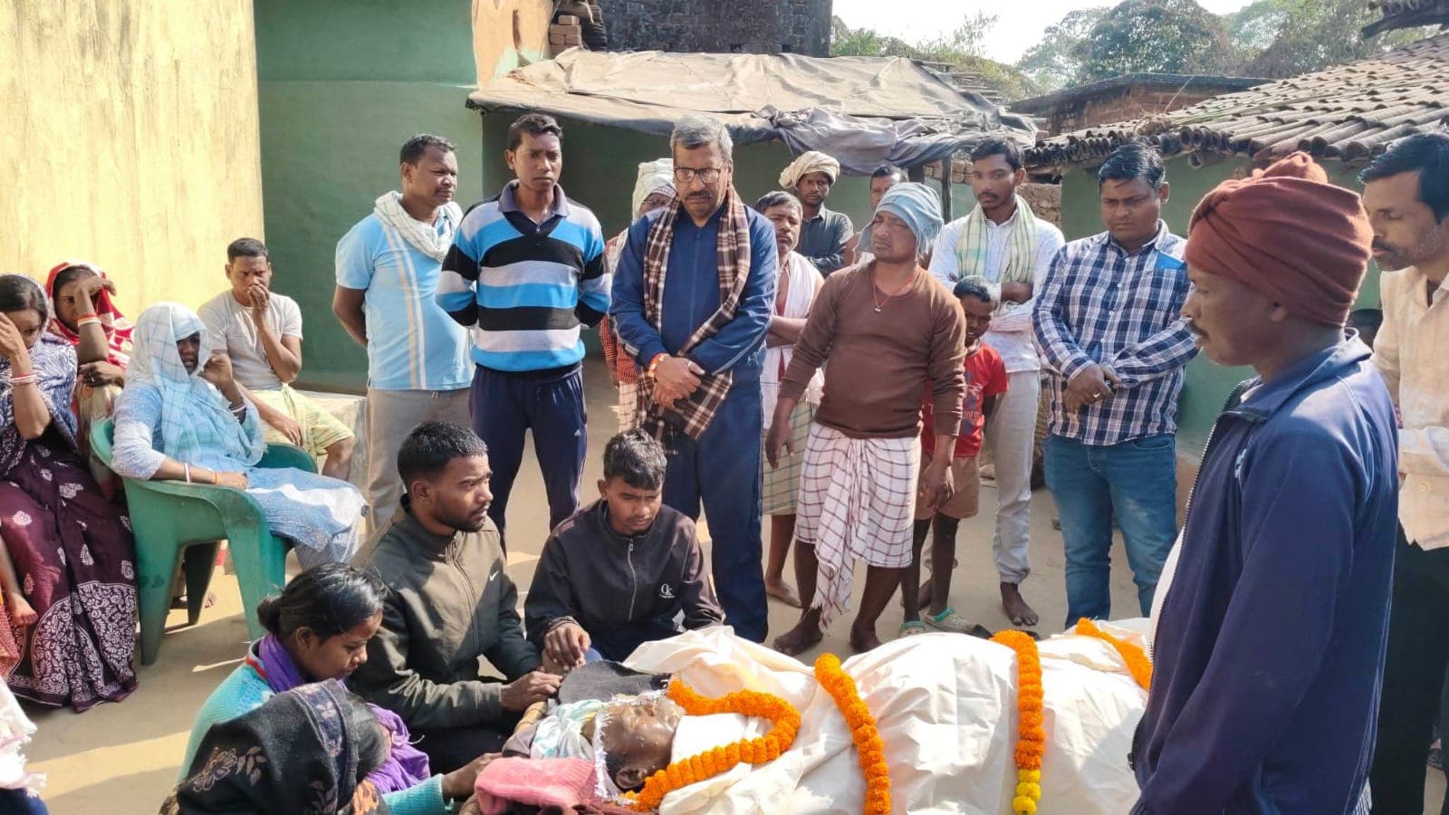 आपको भी झकझोर देगी यह खबर : रैयतों की राशि खा गए "मगरमच्छ ".अब आर्थिक तंगी में उठने लगी अर्थी!