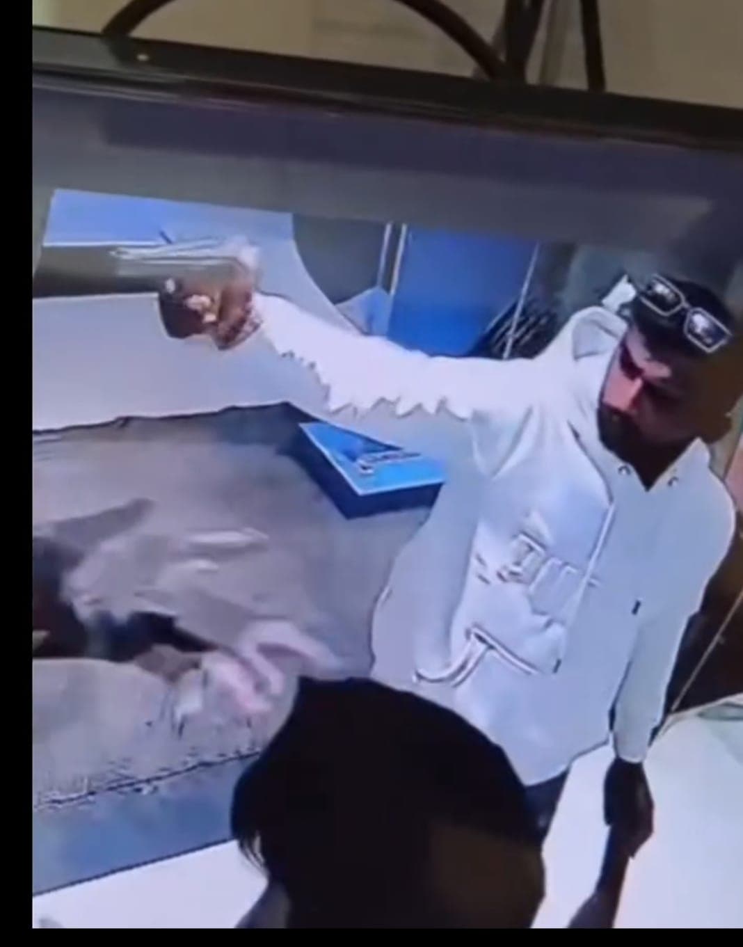 कितनी चतुराई-ढिठाई से बोकारो में तनिष्क शो रूम लूटने पहुंचे थे अपराधी, अलार्म बजा तो क्या हुआ !